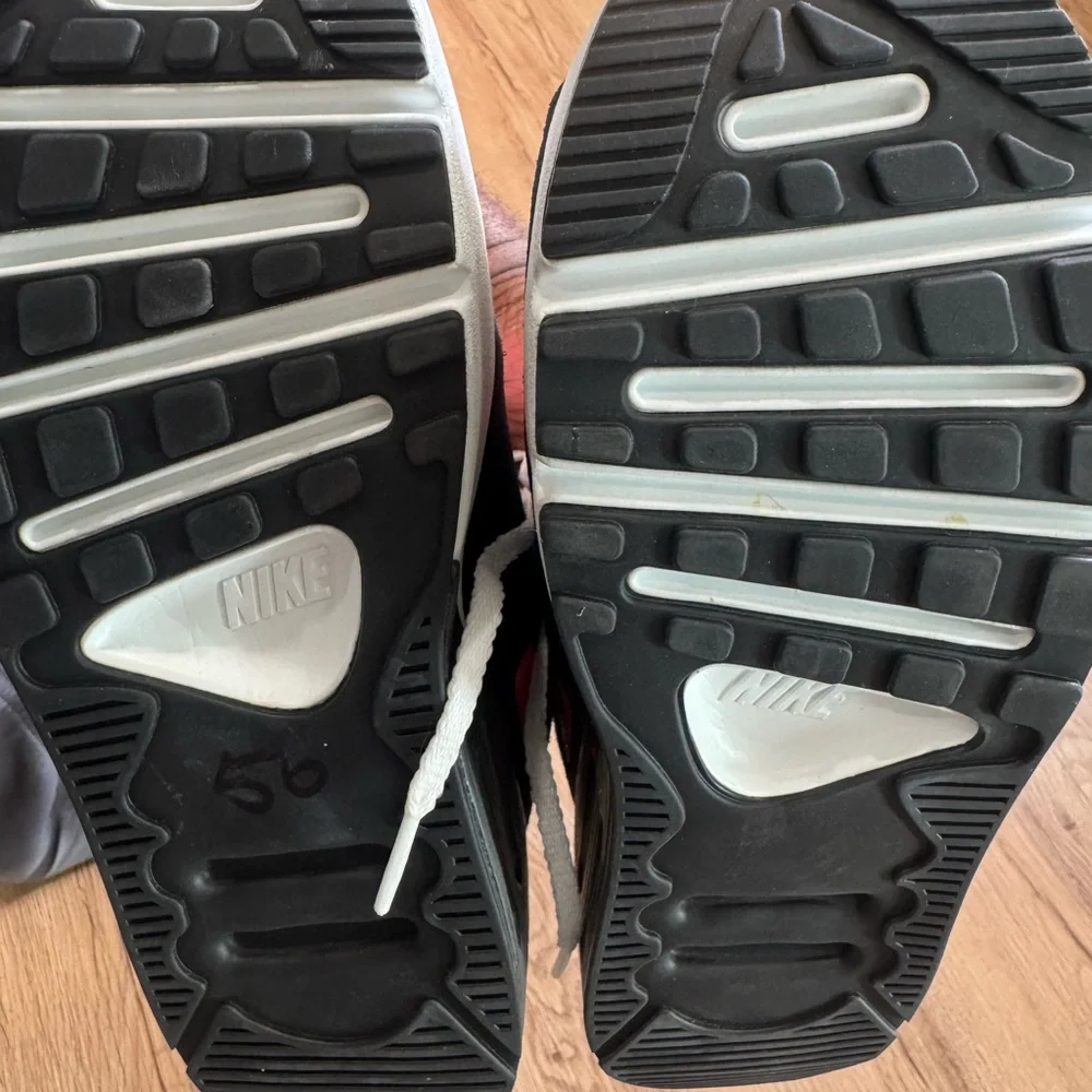 Nike Air Max 90 LV8 White and Gray Sneakers with Red Accents Size:9.5 - Picture 7 of 7